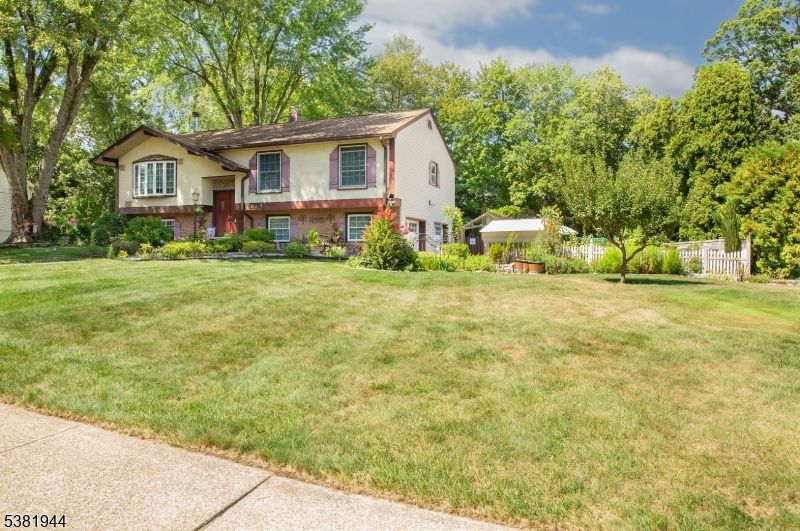 Backyard, Exterior, Facade, Brick Facade, Split Level
