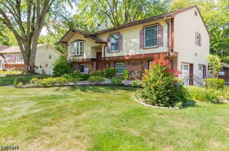 Attached, Backyard, Exterior, Facade, Brick Facade, Split Level