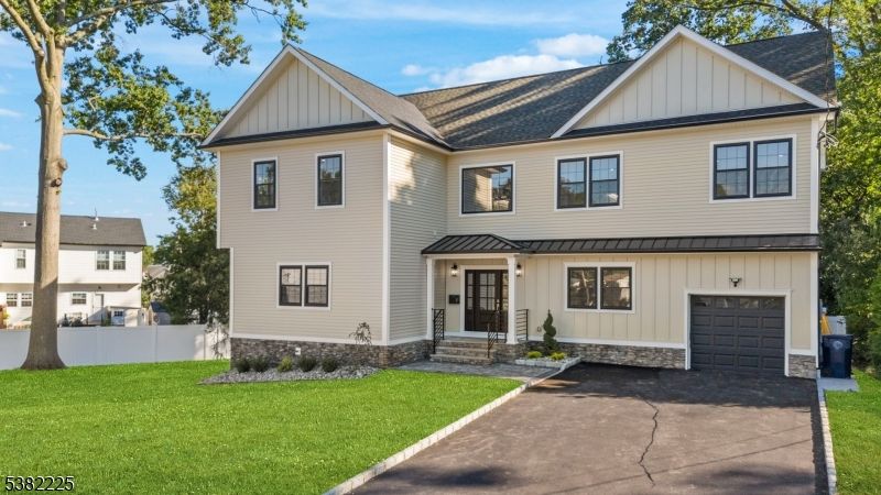 Attached, Exterior, Facade, Farmhouse