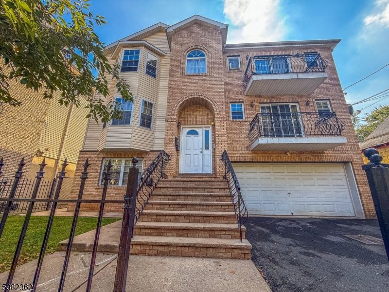 Attached, Exterior, Facade, Brick Facade, Rowhouse