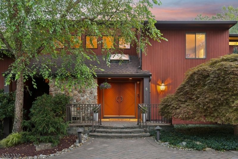 Exterior, Facade, None