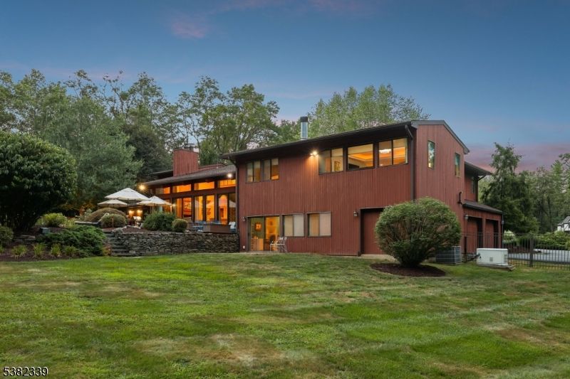 Attached, Backyard, Exterior, Facade, Modern