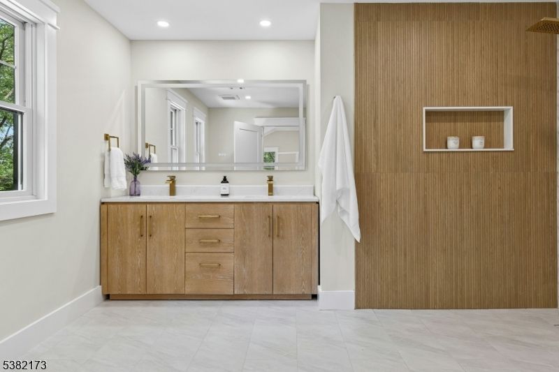 Bathroom, Interior, Recessed Lighting