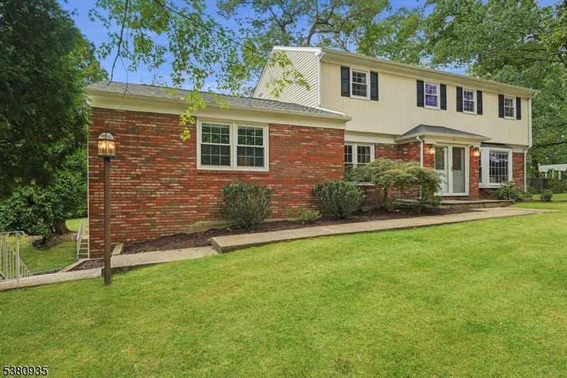 Exterior, Facade, Brick Facade, Split Level