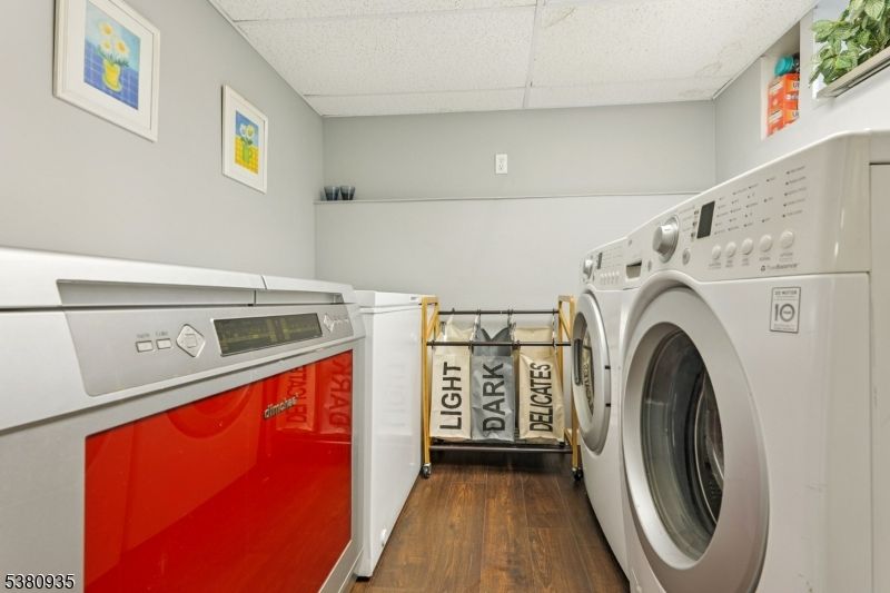 Interior, Washer, Wood Texture Flooring
