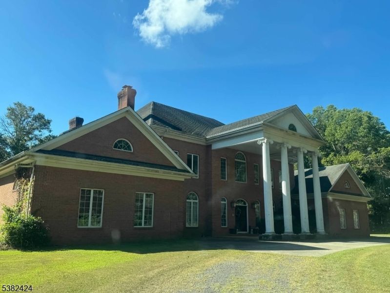 Backyard, Exterior, Facade, Brick Facade, Brick Traditional