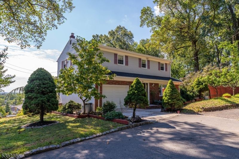 Attached, Exterior, Facade, Brick Facade, Raised Ranch