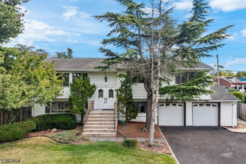 Attached, Exterior, Facade, Raised Ranch