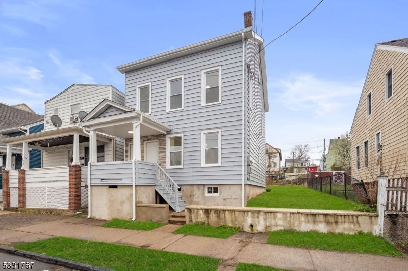 Exterior, Facade, American Foursquare