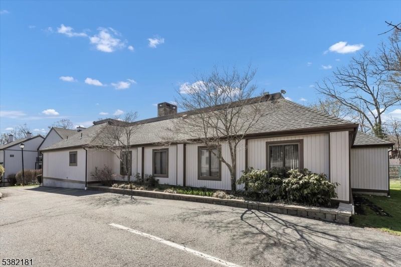 Backyard, Exterior, Facade, Ranch