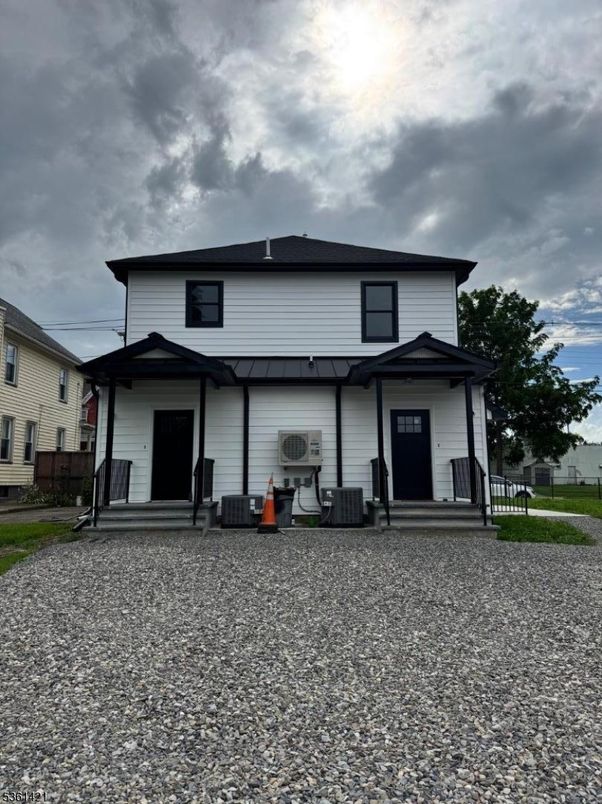 Exterior, Facade, Farmhouse