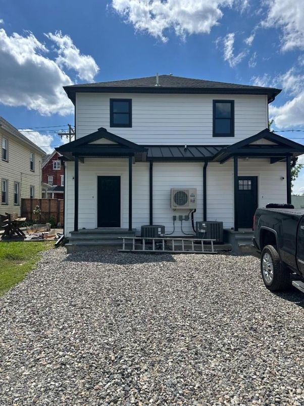 Exterior, Facade, Farmhouse
