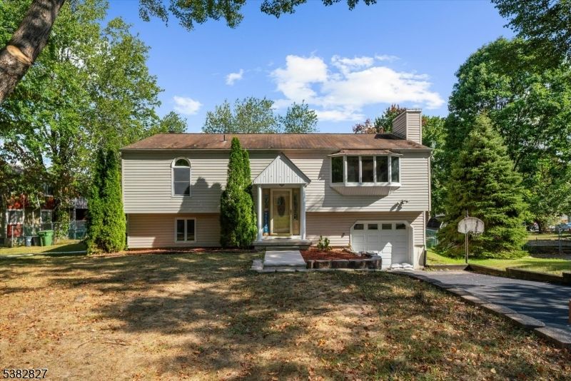 Attached, Exterior, Facade, Raised Ranch