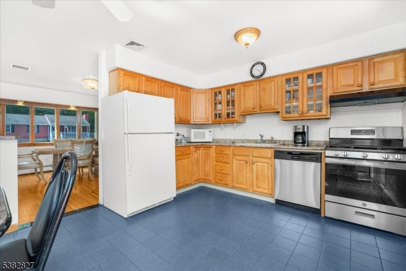Dining room, Interior, Kitchen, Stainless Steel Appliances