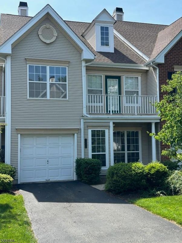 Attached, Exterior, Facade, Brick Facade, American Craftsman