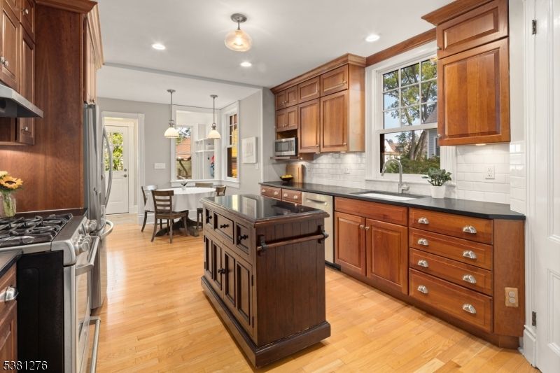 Dining room, Interior, Kitchen, Pendant Lights, Recessed Lighting, Wood Texture Flooring