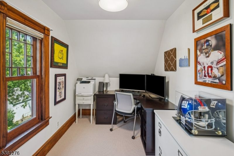 Home Office, Interior