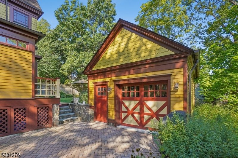 Detached Garage, Exterior