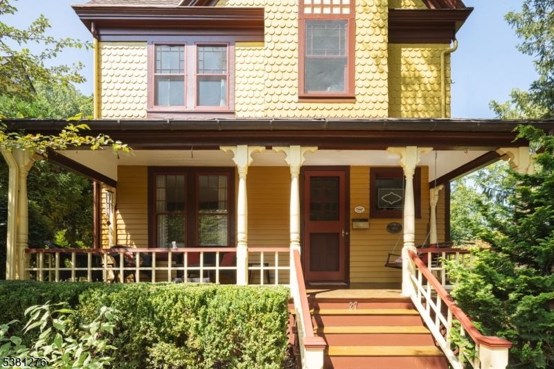 Exterior, Facade, American Foursquare