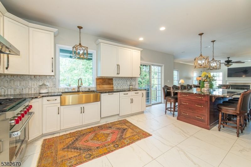 Chandelier, Interior, Kitchen, Marble, Pendant Lights, Recessed Lighting