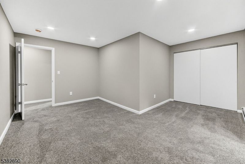 Empty room, Interior, Recessed Lighting