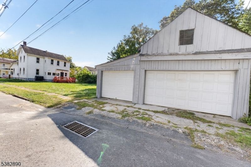 Detached Garage, Exterior