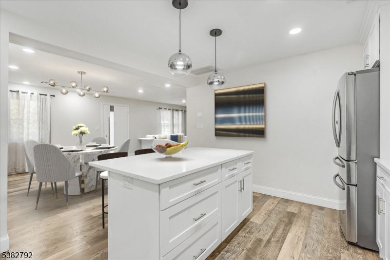 Dining room, Interior, Kitchen, Pendant Lights, Recessed Lighting, Wood Texture Flooring