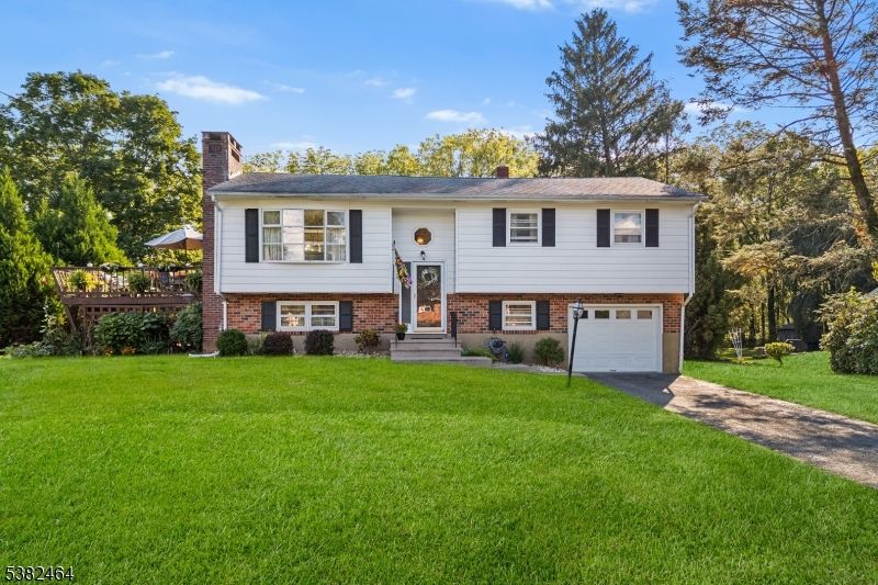 Attached, Exterior, Facade, Brick Facade, Raised Ranch