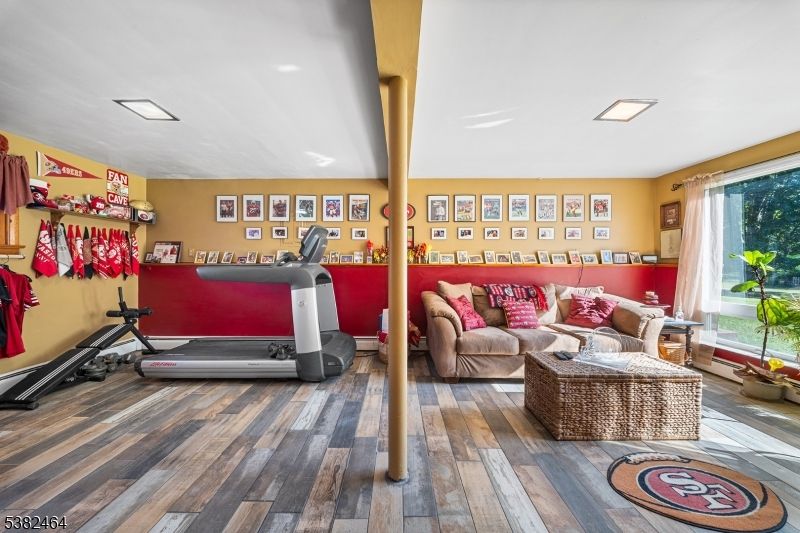 Fitness Equipment, Interior, Living room, Recessed Lighting, Wood Texture Flooring