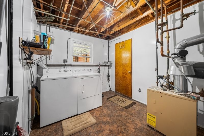 Interior, Washer, Wooden Beams