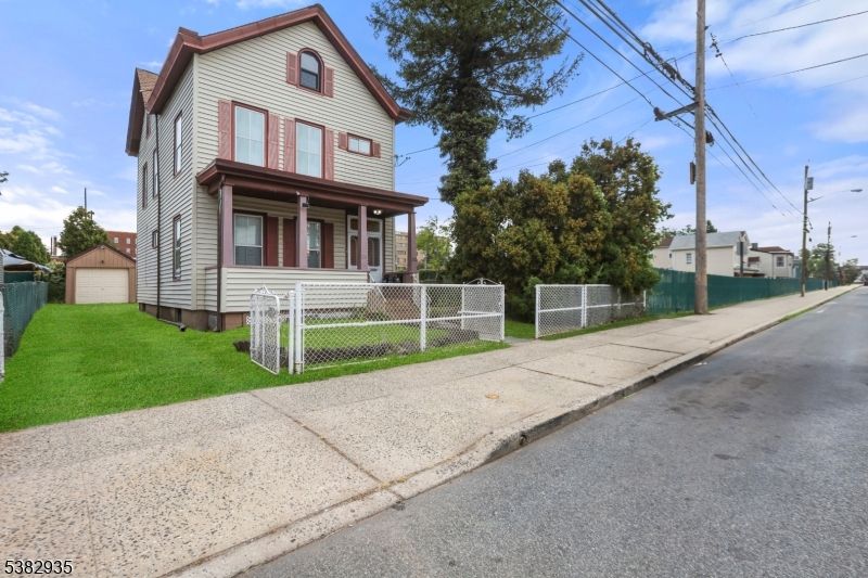 Detached Garage, Exterior