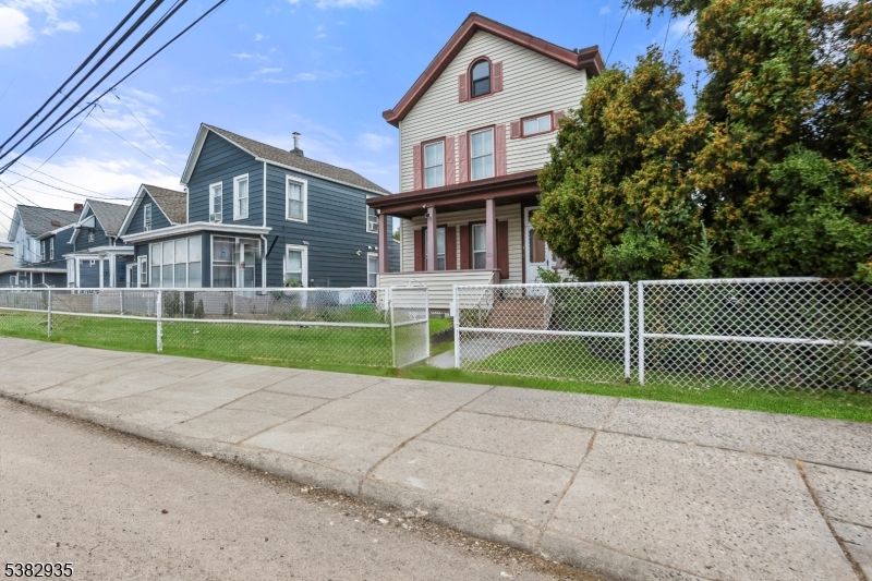 Exterior, Facade, Queen Anne Victorian