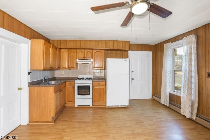 Interior, Kitchen, Wood Texture Flooring, Wooden Walls