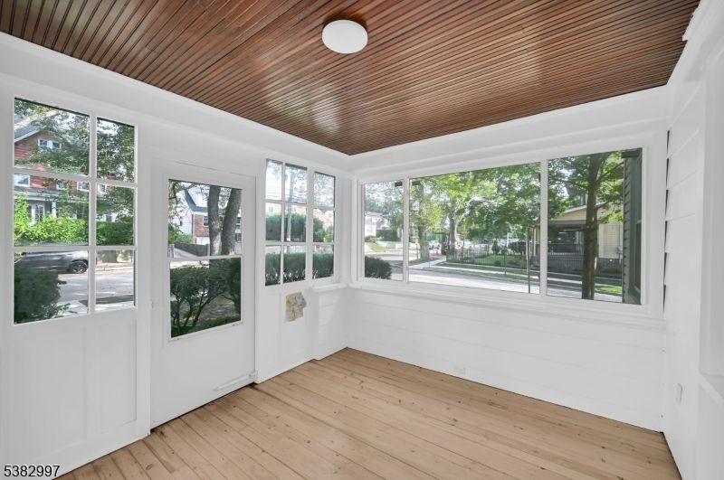 Empty room, Interior, Sun Room, Wooden Ceilings, Wood Texture Flooring