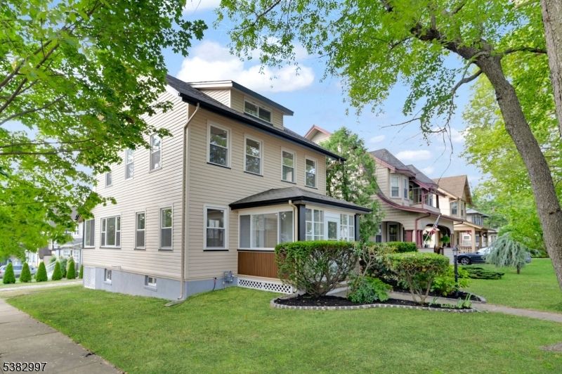 Backyard, Exterior, Facade, American Foursquare