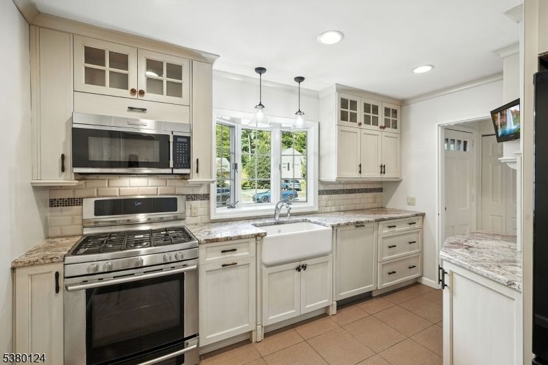 Interior, Kitchen, Pendant Lights, Recessed Lighting, Stainless Steel Appliances
