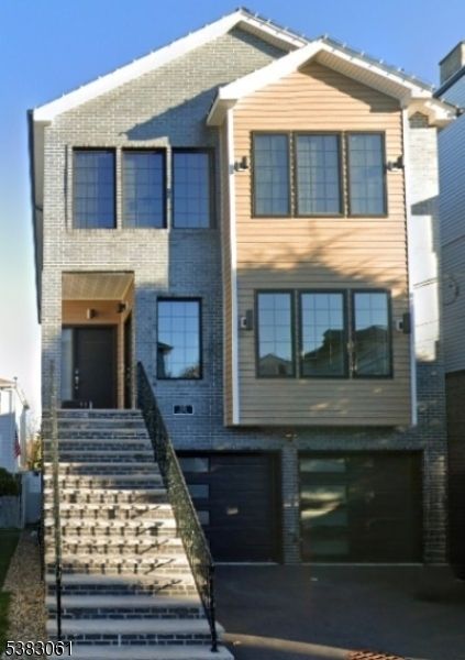 Attached, Exterior, Facade, Brick Facade, Rowhouse