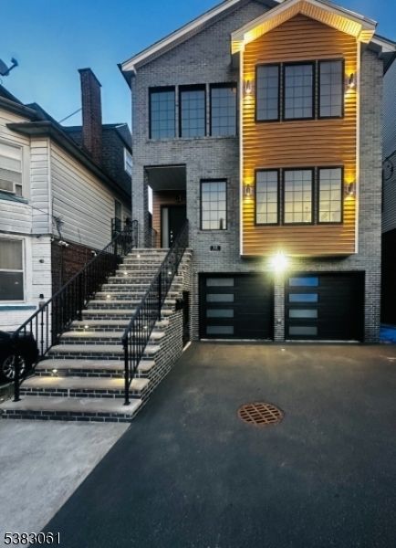 Attached, Exterior, Facade, Rowhouse
