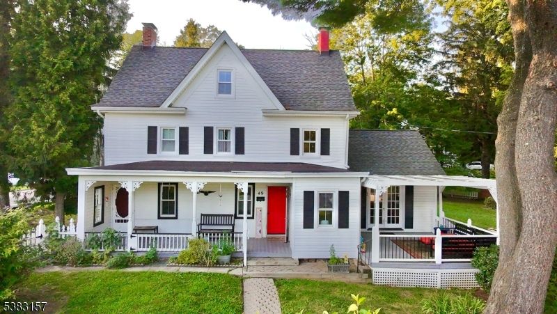 Exterior, Facade, Queen Anne Victorian