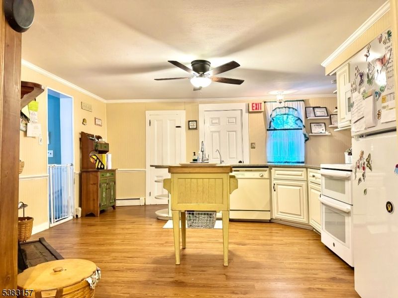 Interior, Kitchen, Wood Texture Flooring