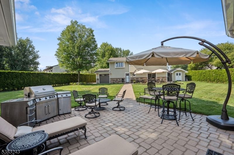 Backyard, Exterior, Outdoor Kitchen