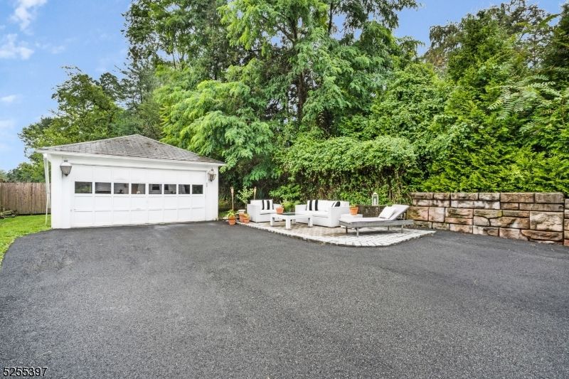 Detached Garage, Exterior