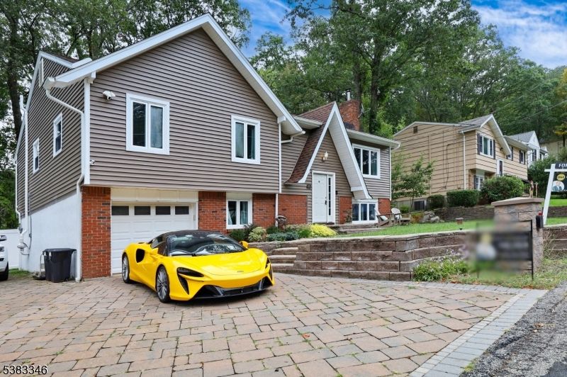 Attached, Exterior, Facade, Brick Facade, Split Level