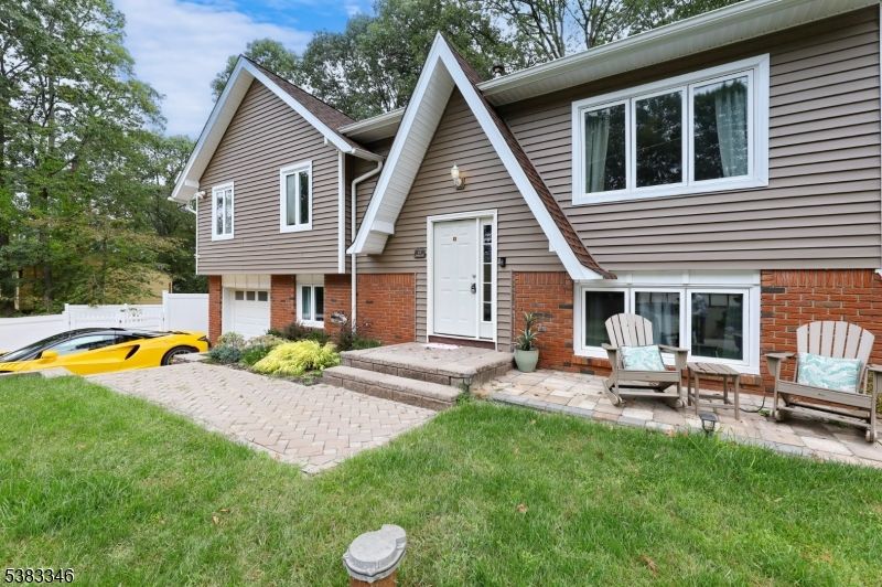 Attached, Exterior, Facade, Brick Facade, Raised Ranch