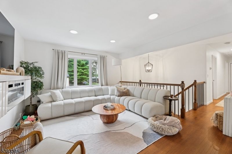 Interior, Living room, Pendant Lights, Recessed Lighting, Wood Texture Flooring