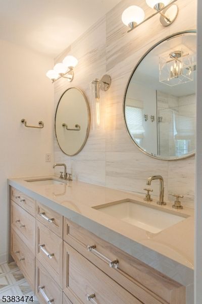 Bathroom, Dual Sink Vanities, Interior