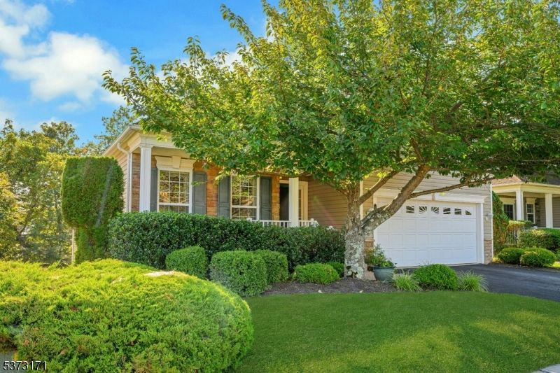 Attached, Exterior, Facade, Ranch