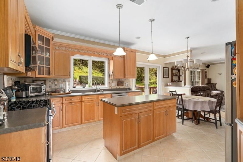Chandelier, Dining room, Interior, Kitchen, Pendant Lights