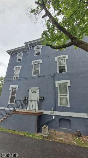 Exterior, Facade, Rowhouse