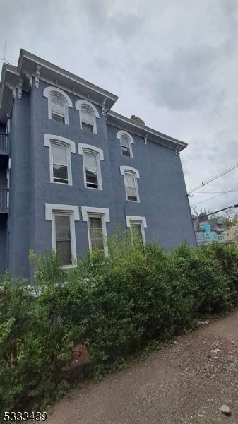 Exterior, Facade, Rowhouse